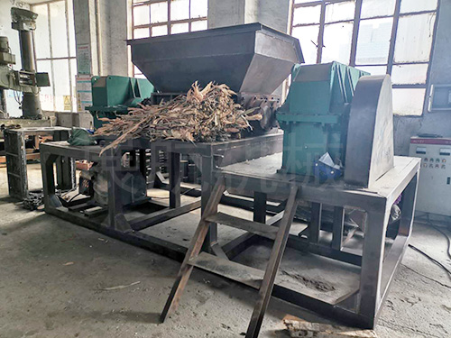 1000型廢鋼撕碎機(jī)