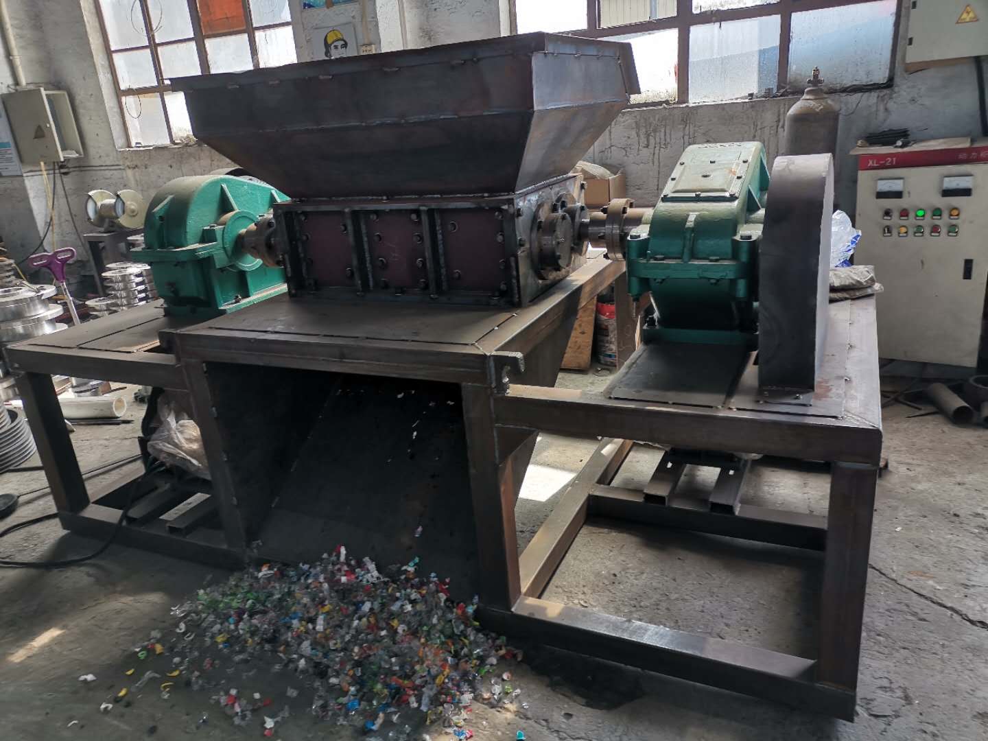 撕碎機(jī)