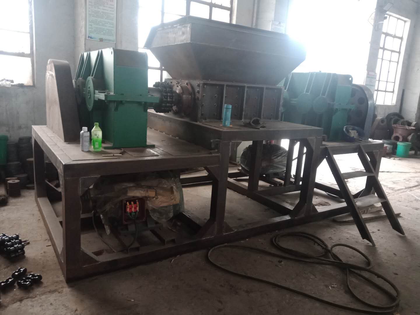 廢鋼撕碎機