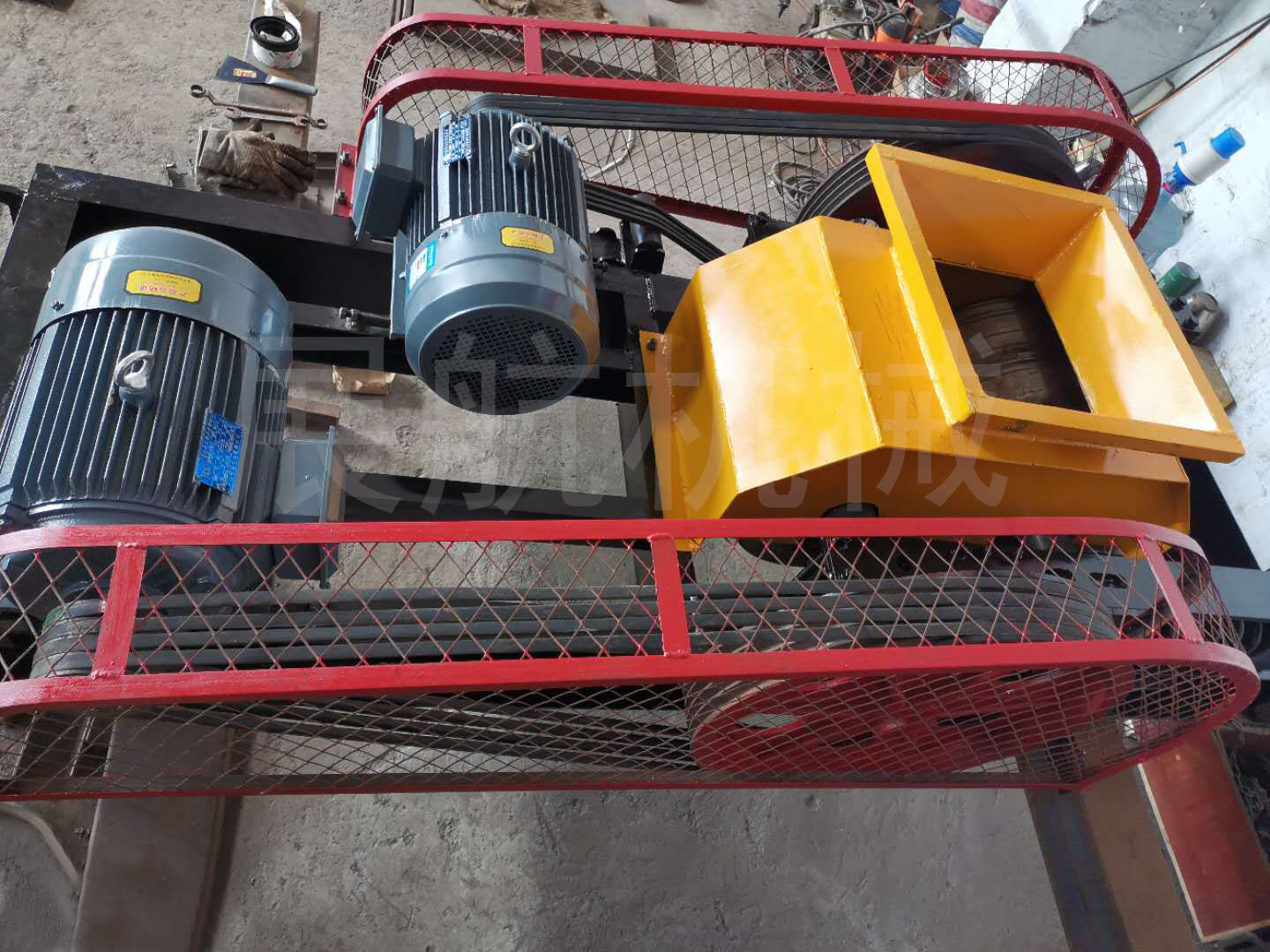 對輥制砂機(jī)